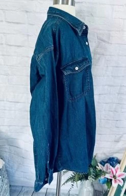Columbia VintageDenim Button Up - Size M -Columbia Sale Store 87bf206bc31439f2fb78e4de22ab63b1 photo