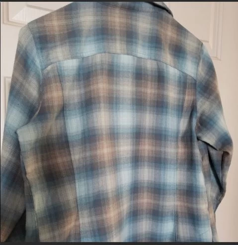 Columbia Women’sblue Flannel Button Up - Size M 2 Columbia Women’sblue Flannel Button Up - Size M - Image 2