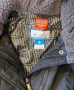 Columbia Penns Creek Thermal Coil Faux Fur Hood Jacket - Size S -Columbia Sale Store c6435bbb63d5f69078b0162658affe5b photo